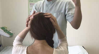 頭痛を訴える女性